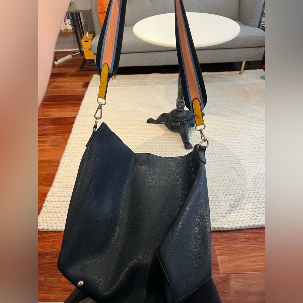 Navy handbag💙